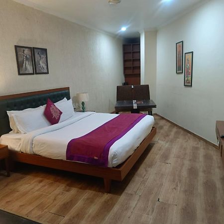 Hotel A1 Джаландхар Экстерьер фото
