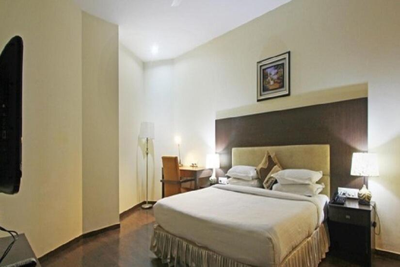 Hotel A1 Джаландхар Экстерьер фото