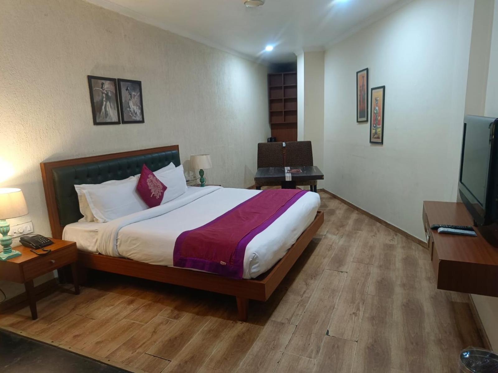 Hotel A1 Джаландхар Экстерьер фото